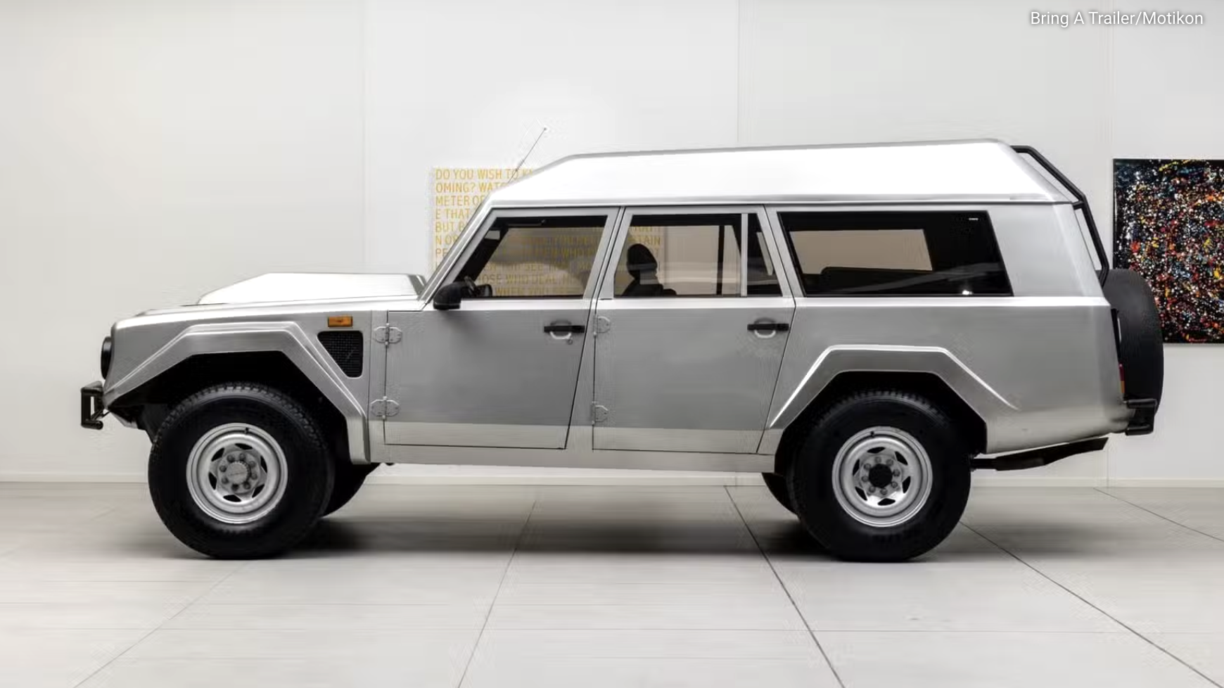 Xe Lamborghini 'siêu dị' từng thuộc về quốc vương Brunei lên sàn đấu giá: Động cơ V12, số sàn, 10 chỗ ngồi, độc nhất trên thế giới- Ảnh 6. Xe Lamborghini 'siêu dị' từng thuộc về quốc vương Brunei lên sàn đấu giá: Động cơ V12, số sàn, 10 chỗ ngồi, độc nhất trên thế giới- Ảnh 6.