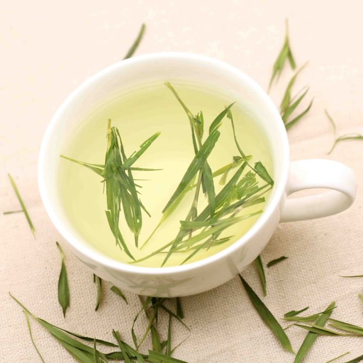 Lá tre gai khô hãm nước uống hàng ngày giúp cơ thể tăng sản sinh collagen.