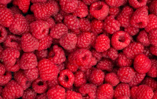 Các loại quả mọng bao gồm mâm xôi có khả năng cải thiện chức năng mạch máu và hỗ trợ hạ huyết áp.