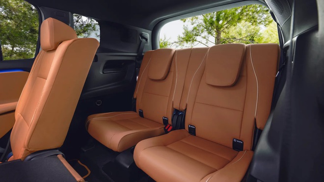 Mercedes-Benz GLB 2026 ra mắt: Giao diện hoàn toàn mới, màn hình trải dài táp lô, bỏ hẳn bản xăng, chạy 630km/sạc- Ảnh 5.