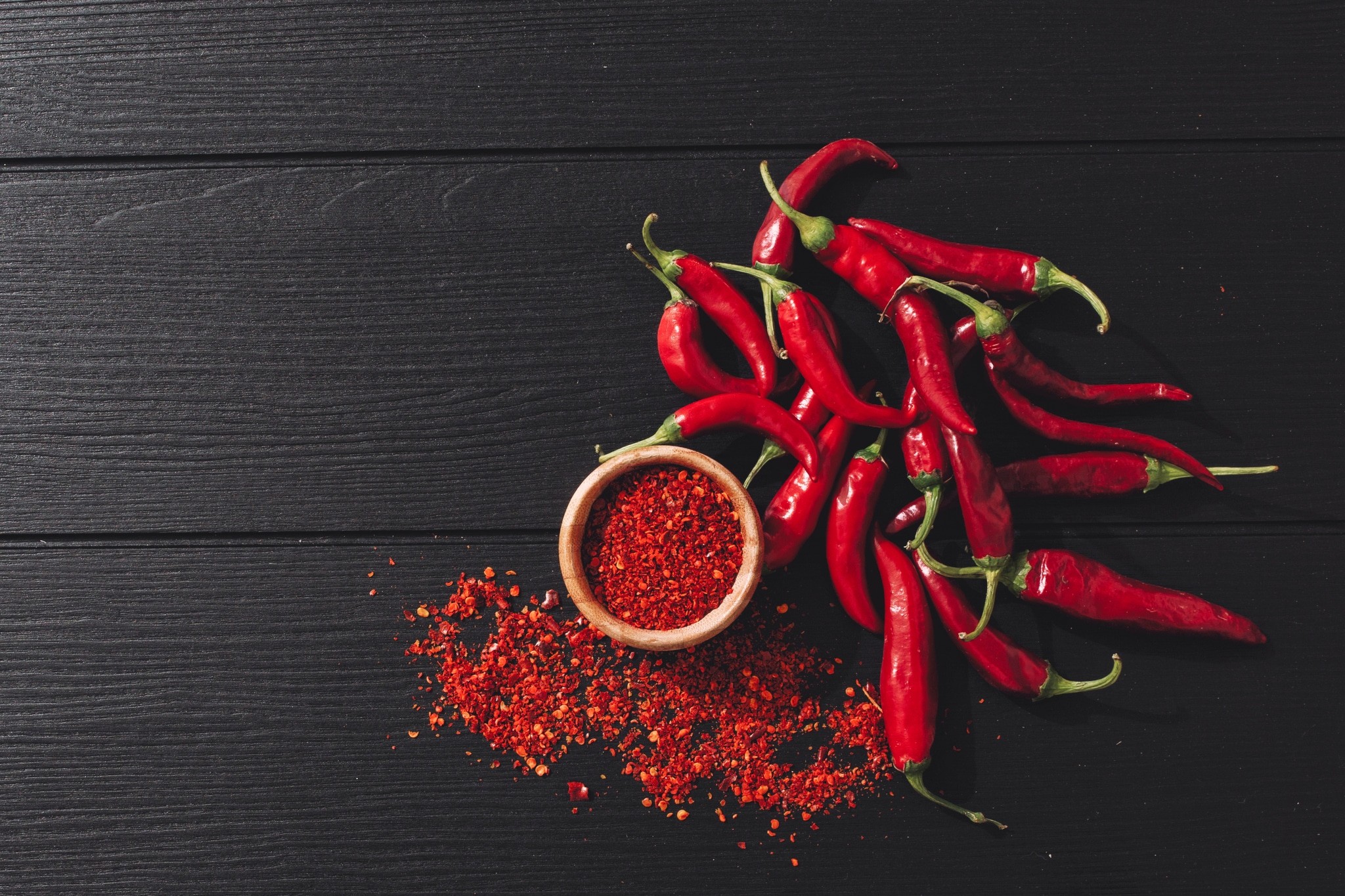 Ớt cayenne hỗ trợ giảm cân chủ yếu nhờ capsaicin, hoạt chất tạo vị cay và kích thích quá trình sinh nhiệt.