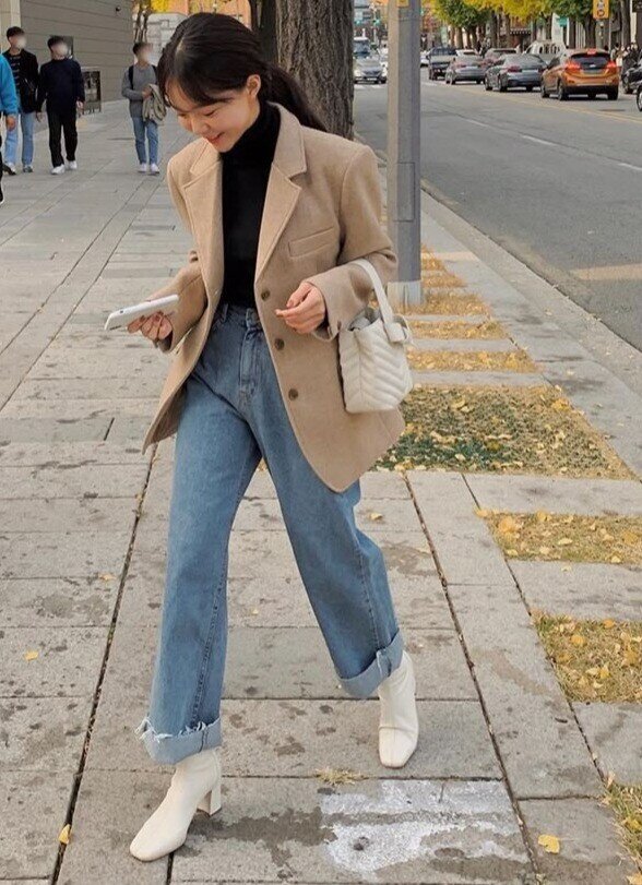 Cuối năm rét đậm, chị em công sở cứ mặc 4 combo này: Vừa giữ ấm lại sang chảnh miễn bàn - 2