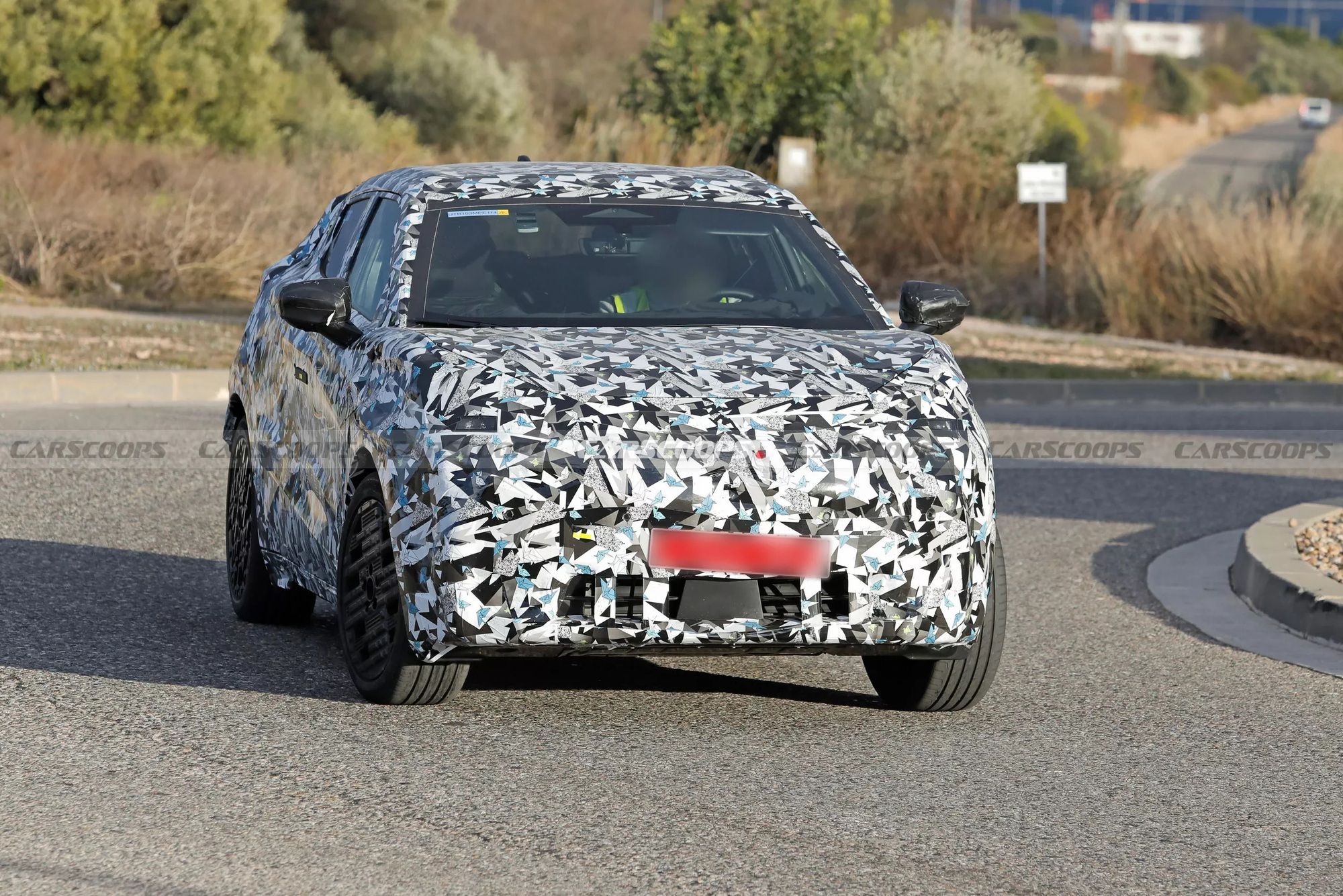 Nissan Juke từng bị chê xấu nay xuất hiện trên đường với diện mạo mới hứa hẹn lột xác, đổi sang chạy điện hoàn toàn- Ảnh 2. Nissan Juke từng bị chê xấu nay xuất hiện trên đường với diện mạo mới hứa hẹn lột xác, đổi sang chạy điện hoàn toàn- Ảnh 2.