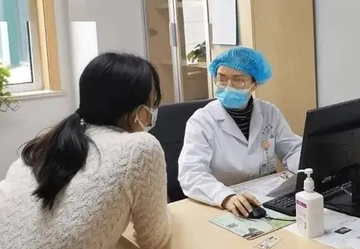 Khi đến viện làm một số xét nghiệm, bác sĩ thông báo cô đã mang thai ngoài tử cung - Ảnh minh hoạ.