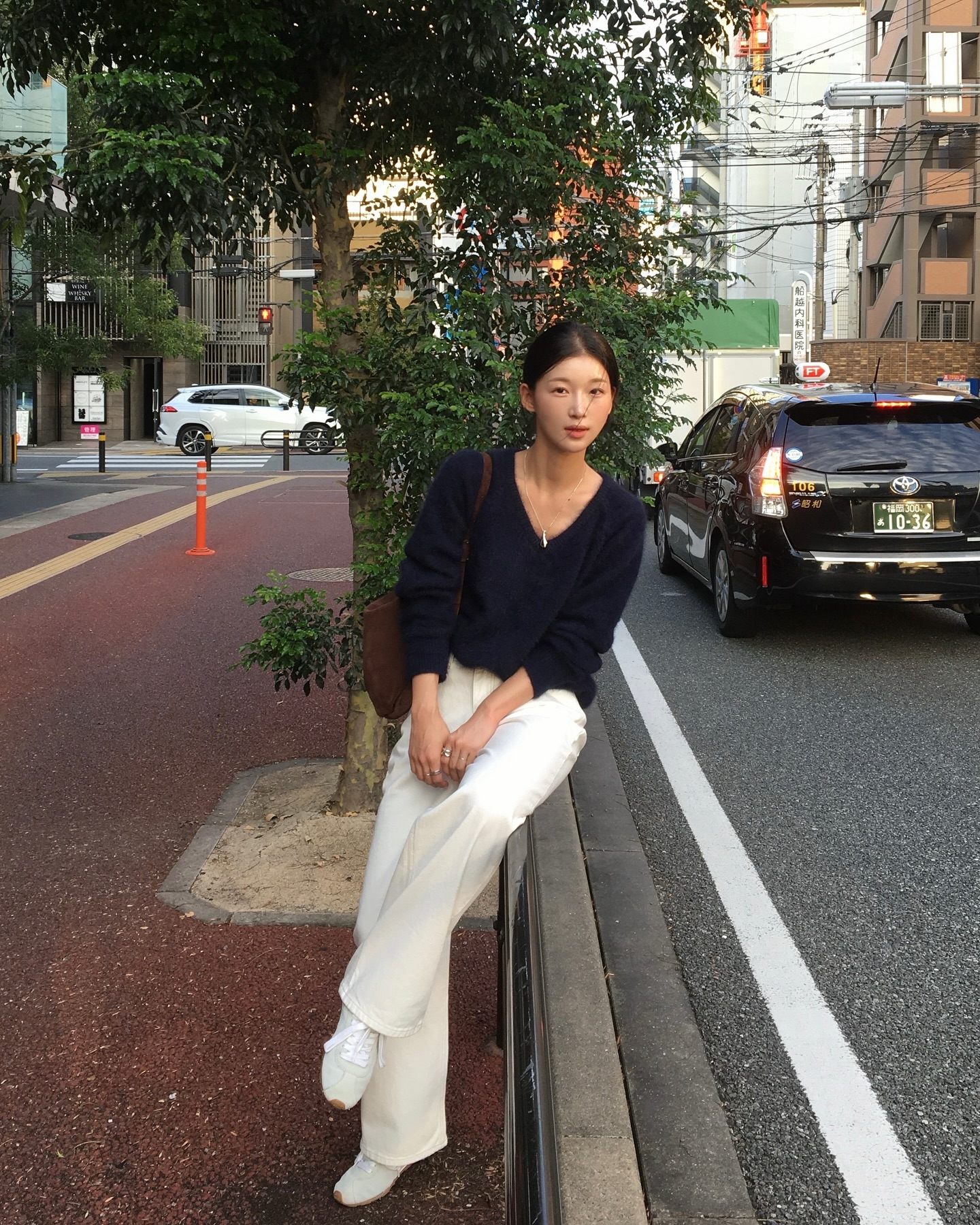 Cuối năm dọn tủ đồ, chỉ giữ lại 3 kiểu giày này là cả outfit tự khắc sang xịn hết nấc, không cần nghĩ nhiều - 9