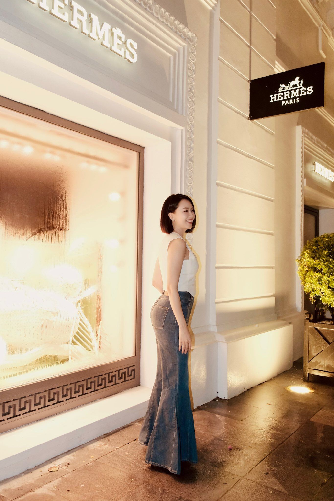 4 kiểu quần jeans đẹp trường tồn trong tủ đồ mỹ nhân Việt: amp;#34;Hackamp;#34; chân dài cả mét, mặc quanh năm không chán - 3