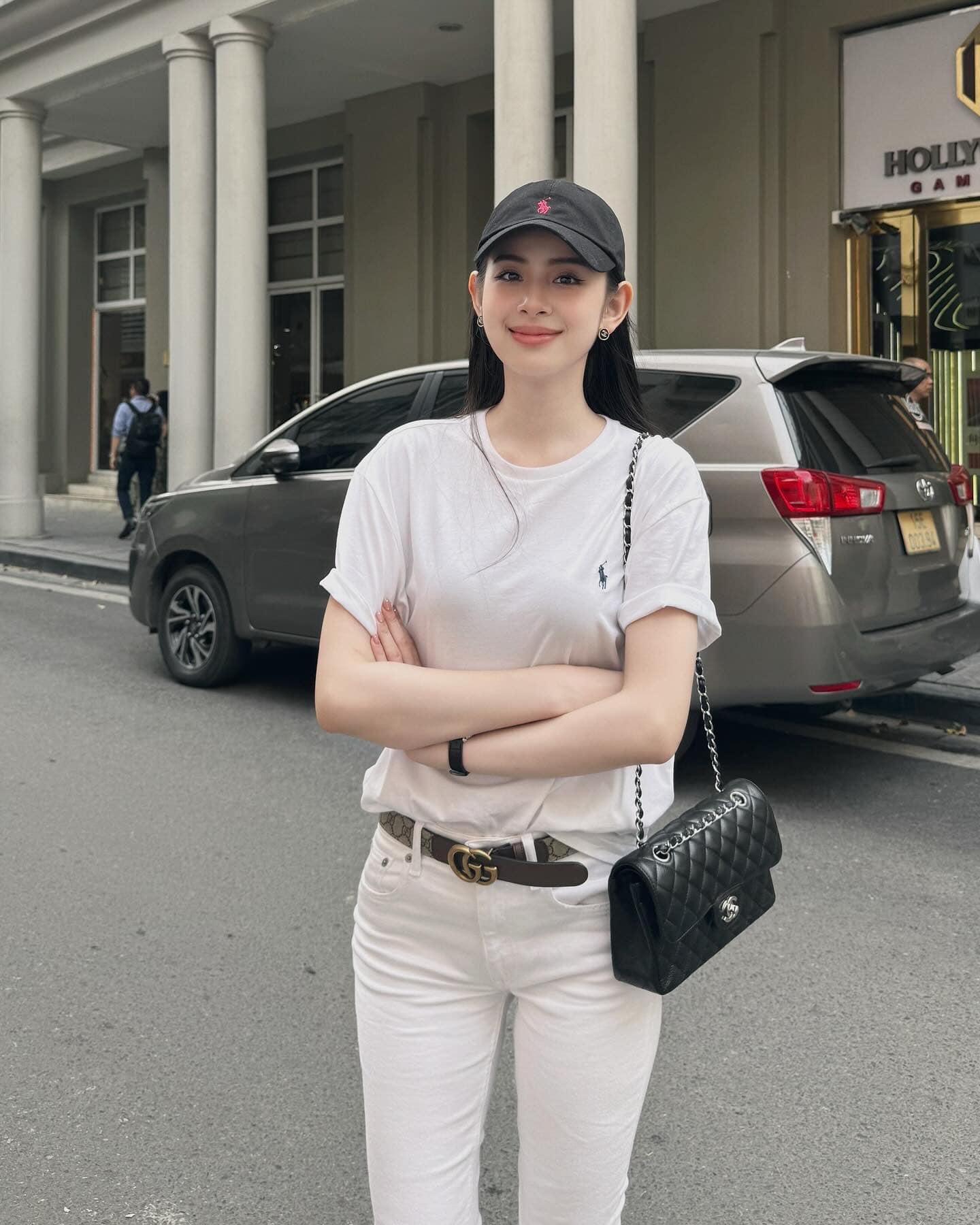 4 kiểu quần jeans đẹp trường tồn trong tủ đồ mỹ nhân Việt: amp;#34;Hackamp;#34; chân dài cả mét, mặc quanh năm không chán - 6