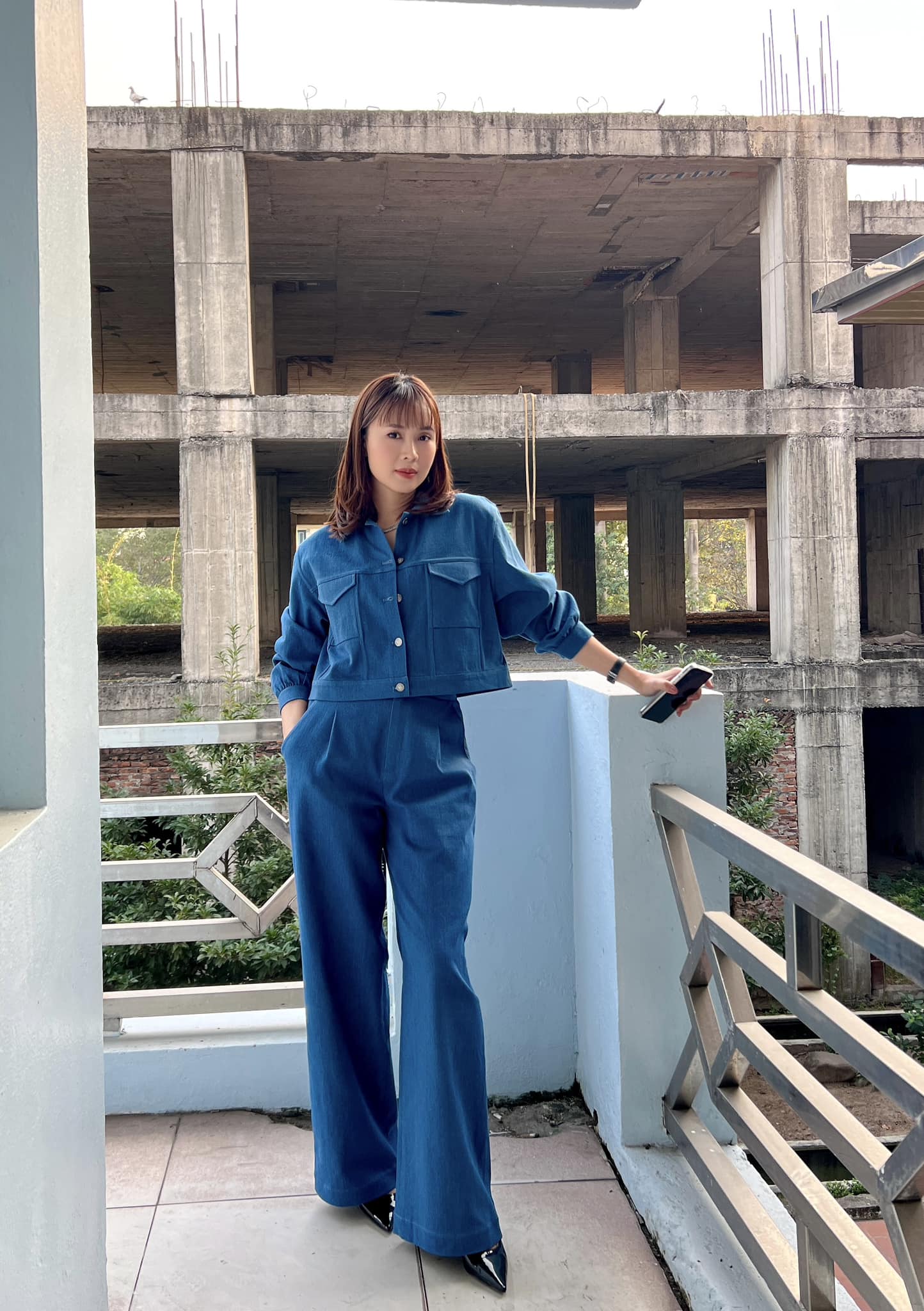 4 kiểu quần jeans đẹp trường tồn trong tủ đồ mỹ nhân Việt: amp;#34;Hackamp;#34; chân dài cả mét, mặc quanh năm không chán - 9