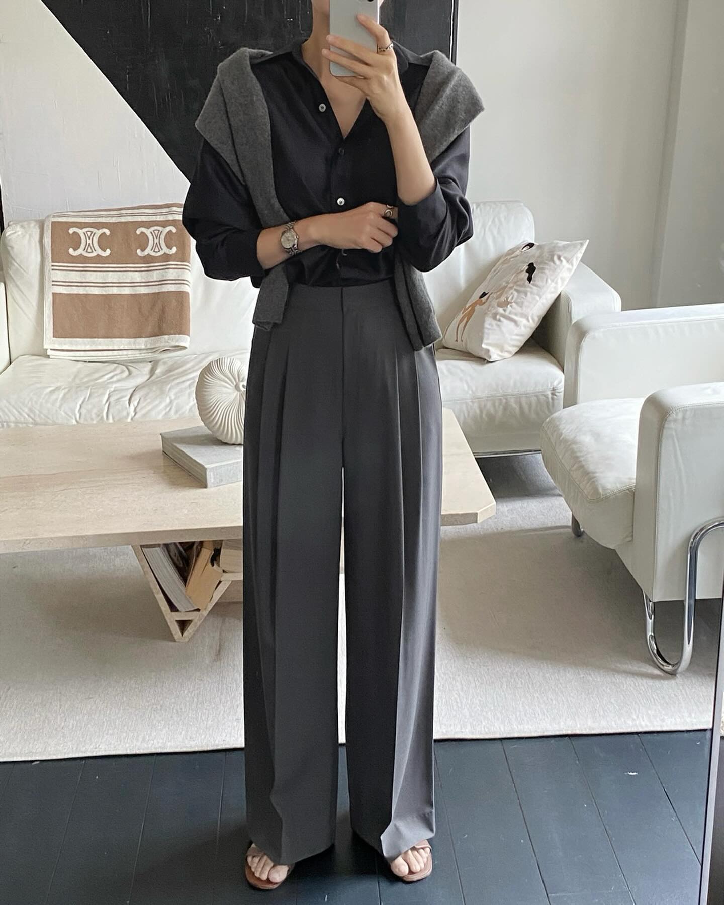 Sơ mi kết hợp 5 kiểu quần này chính là amp;#34;công thức vàngamp;#34; tôn dáng đỉnh chóp, mặc đi làm hay đi chơi đều đẹp - 7