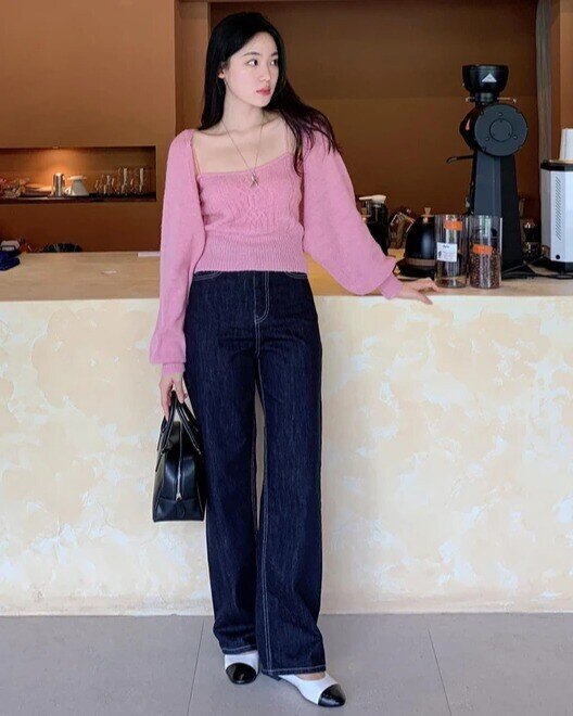 Áo thun trắng sắp bị amp;#34;soán ngôiamp;#34;, kiểu áo này mới là amp;#34;chân áiamp;#34; quanh năm của chị em, càng diện càng trẻ sang - 2