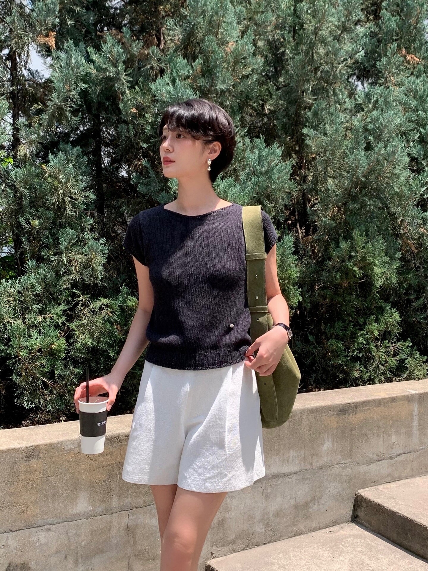 Áo thun trắng sắp bị amp;#34;soán ngôiamp;#34;, kiểu áo này mới là amp;#34;chân áiamp;#34; quanh năm của chị em, càng diện càng trẻ sang - 12