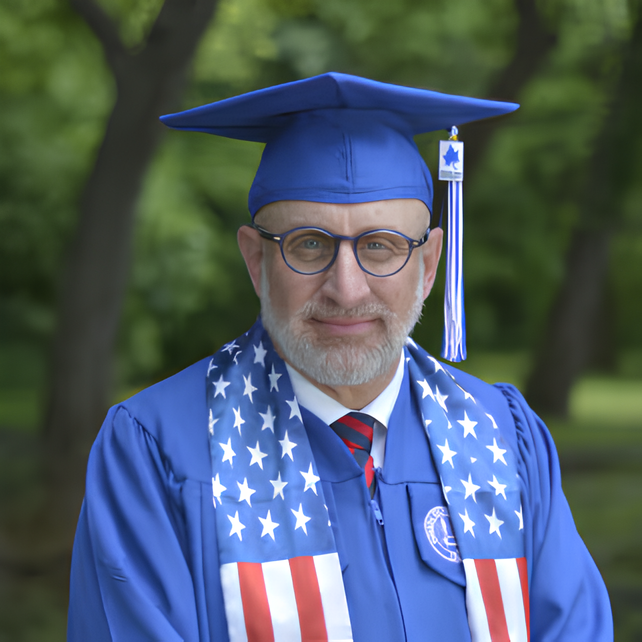 Kevin Korenthal cần bằng cấp để có được một công việc hàng đầu tại một tổ chức phi lợi nhuận. Kevin Korenthal