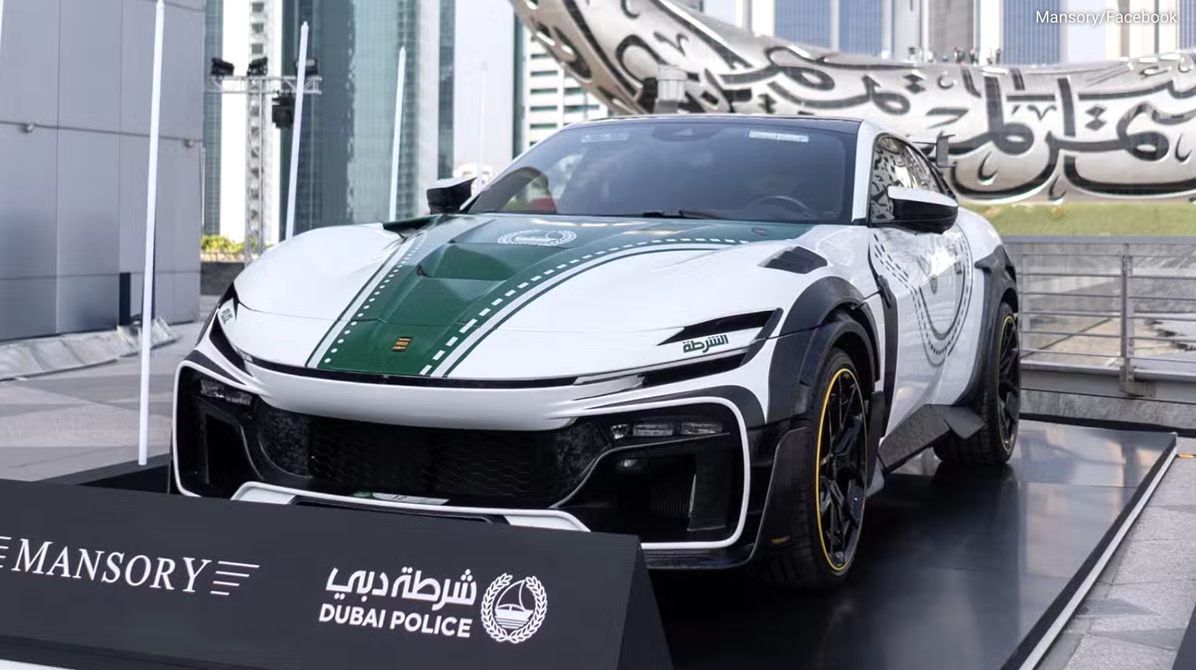 Siêu SUV Ferrari Purosangue độ Mansory 'về đội' cảnh sát Dubai: Ngoại hình hầm hố, tội phạm phải rén vì thông số khủng- Ảnh 1.