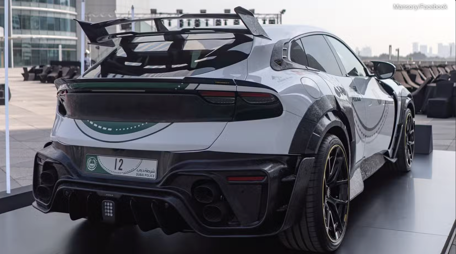Siêu SUV Ferrari Purosangue độ Mansory 'về đội' cảnh sát Dubai: Ngoại hình hầm hố, tội phạm phải rén vì thông số khủng- Ảnh 3.