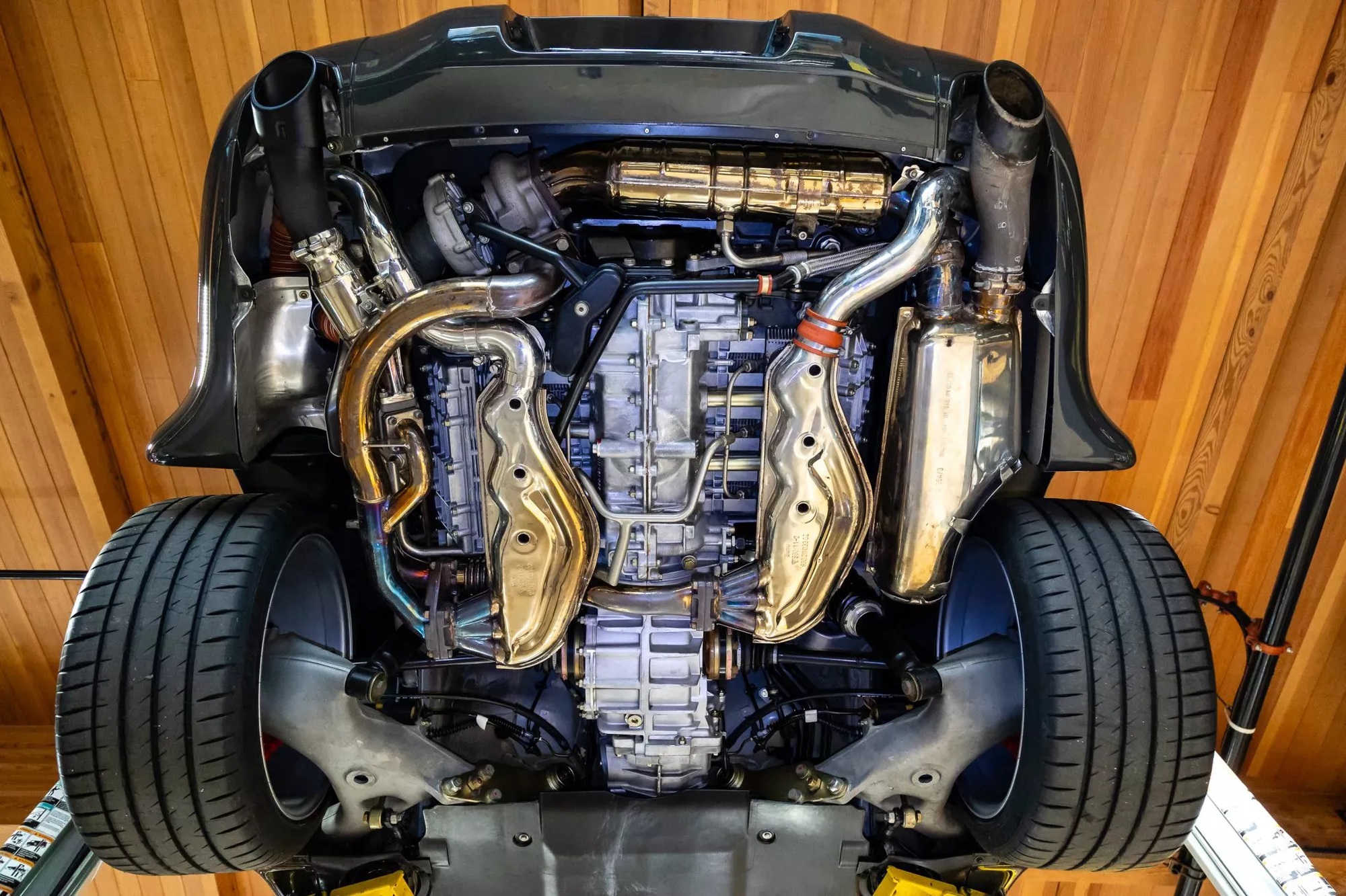 Porsche 911 Turbo 30 tuổi có giá lên tới 22 tỷ đồng, đắt ngang siêu xe đời mới, danh tính chủ cũ khiến ai cũng bất ngờ- Ảnh 3.