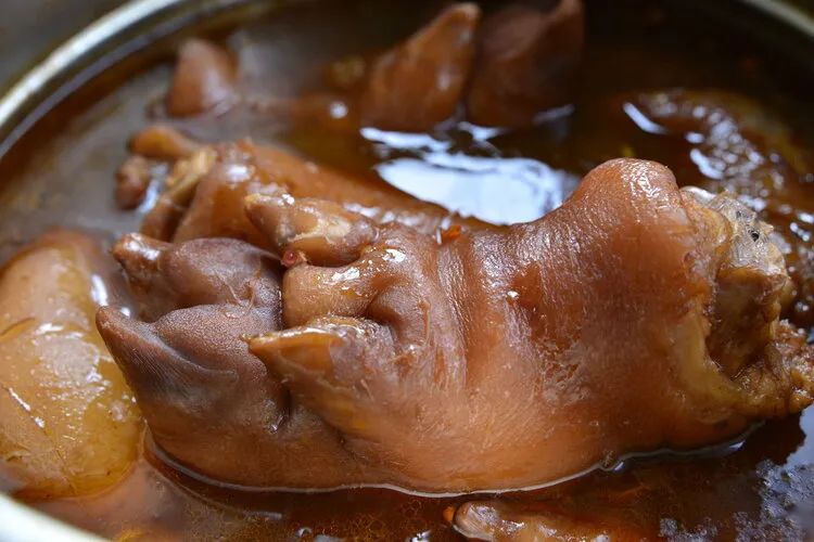 Ngày càng nhiều người bị nhồi máu não, bác sĩ nghẹ ngào: Ăn ít 4 món ngon 