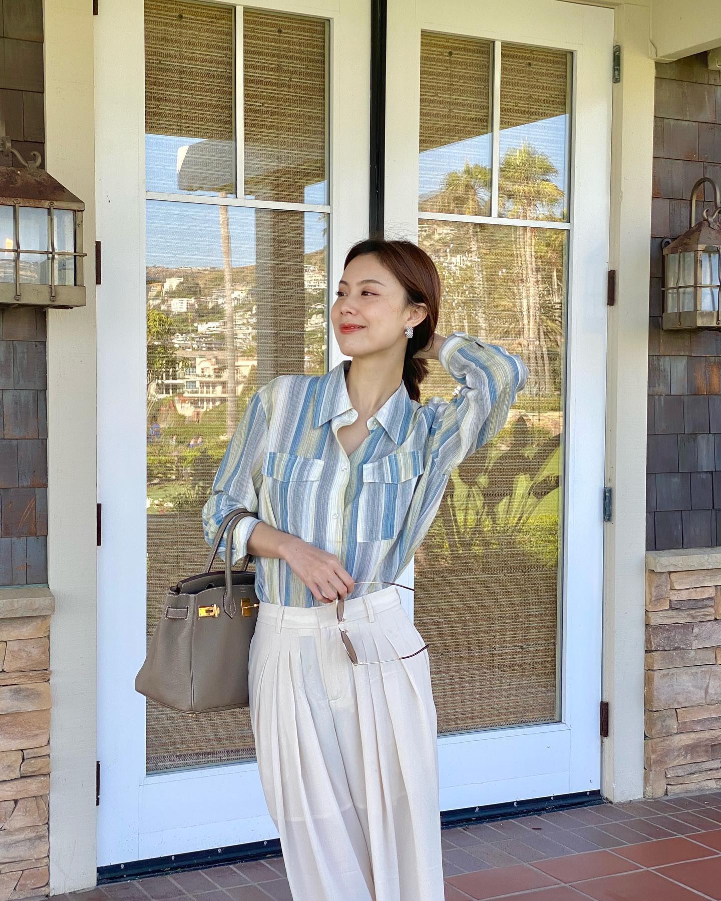 Đi làm mùa đông mà thiếu 4 kiểu áo này thì outfit của chị em dễ bị chê đơn điệu, kém phần cuốn hút - 2