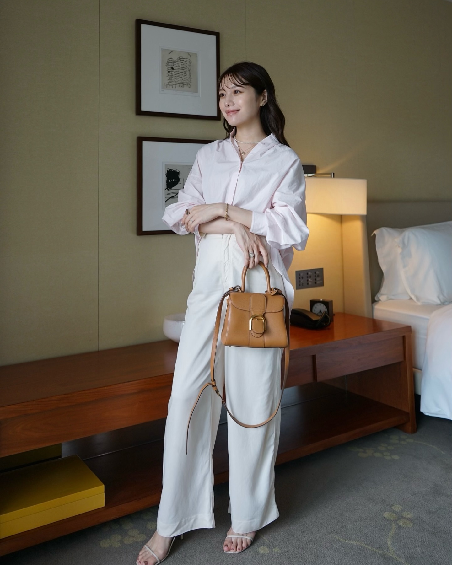 Đi làm mùa đông mà thiếu 4 kiểu áo này thì outfit của chị em dễ bị chê đơn điệu, kém phần cuốn hút - 3