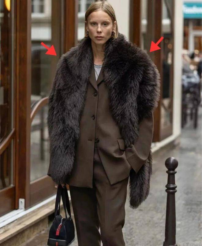 Xu hướng hiện nay ưu tiên kích thước lớn, nhưng không nên quá đà. Độ rộng lý tưởng là không quá 30cm; với người có vóc dáng nhỏ nhắn, khoảng 20cm sẽ hài hòa hơn. 