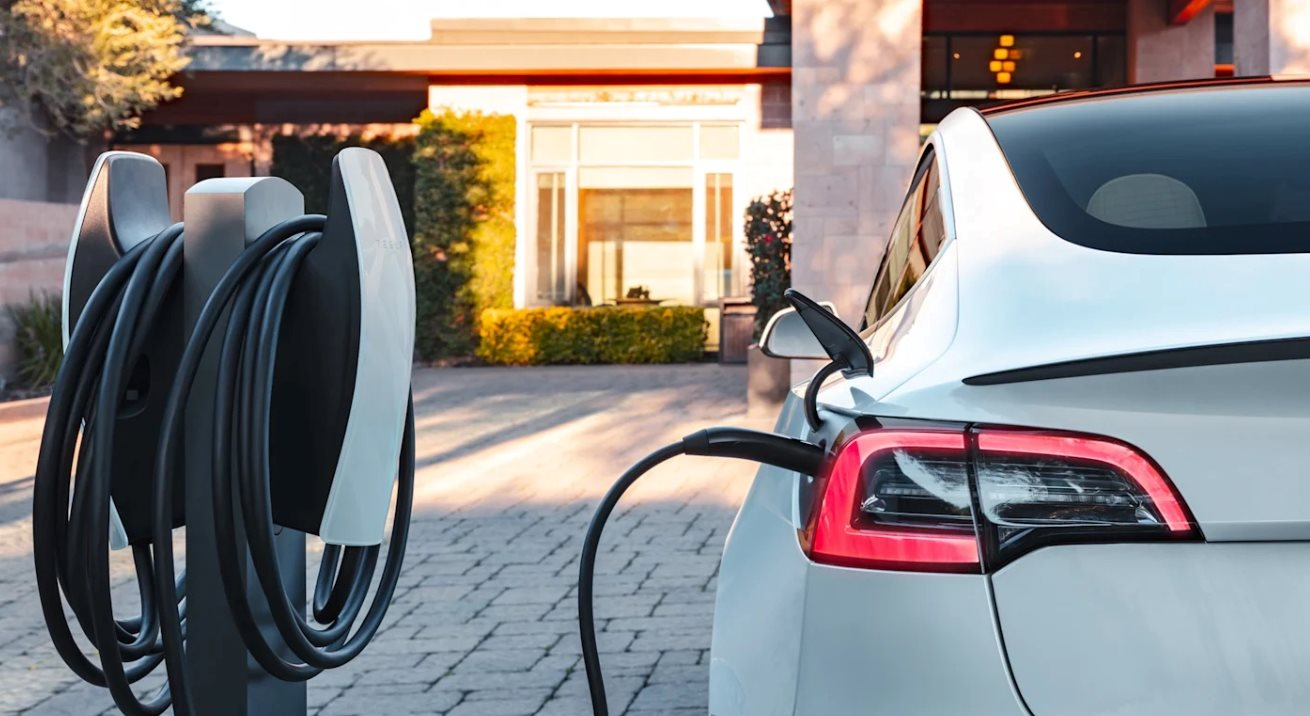 Ngã ngửa với hóa đơn 10 năm 'nuôi' ô tô- Ảnh 1.