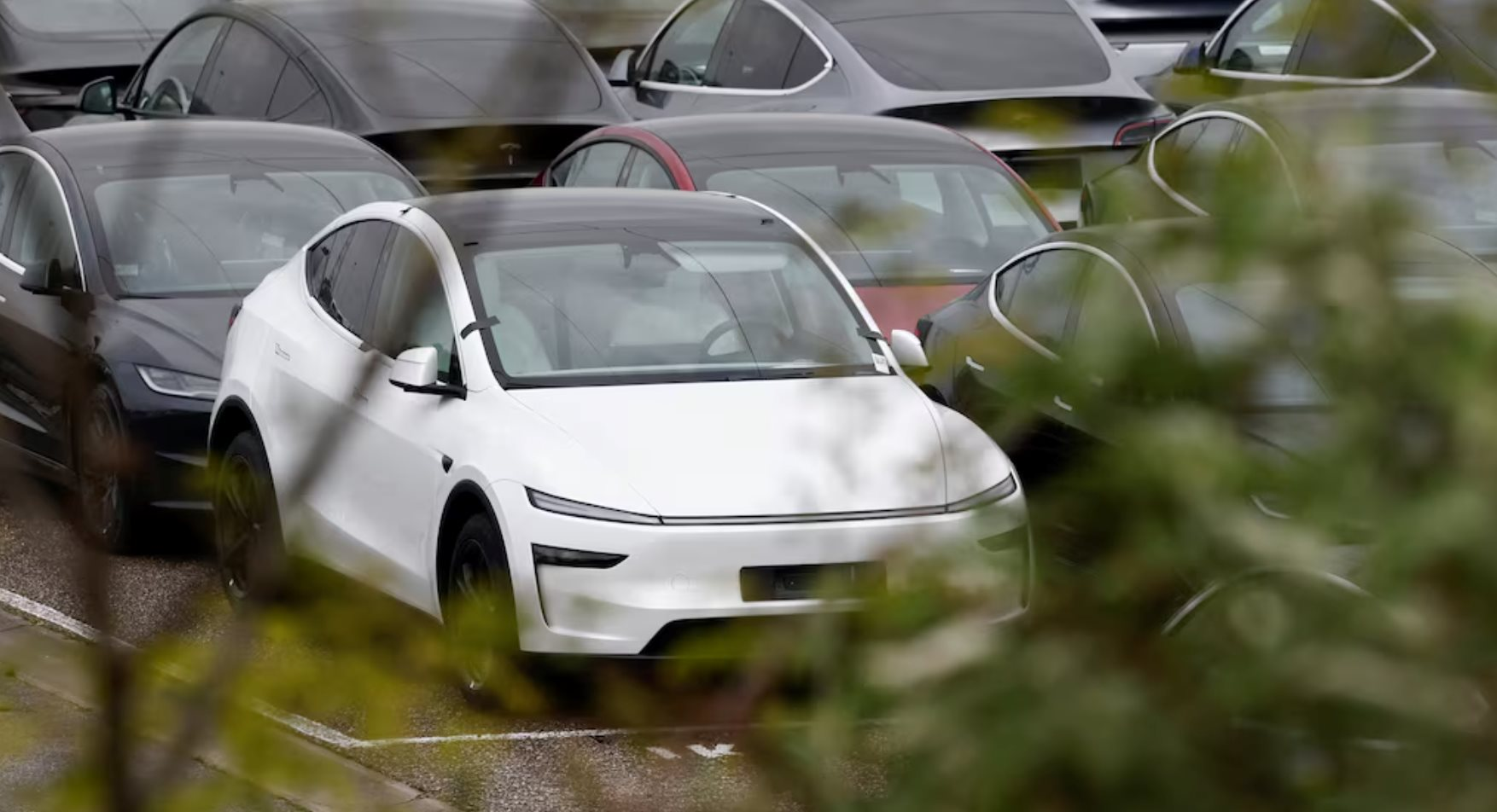 Ngã ngửa với hóa đơn 10 năm 'nuôi' ô tô- Ảnh 2.