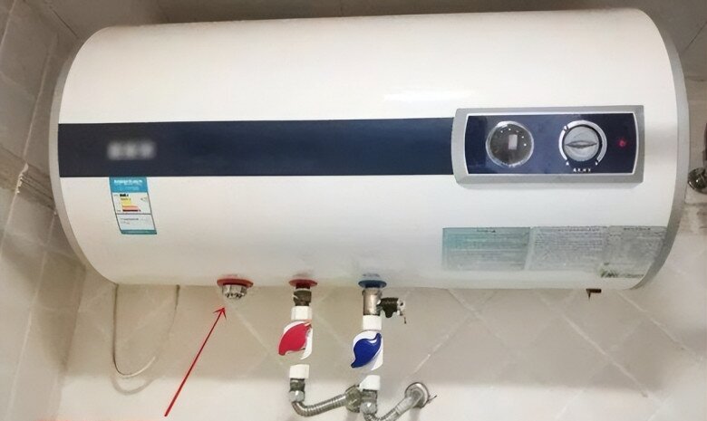 Dưới bình nóng lạnh có một công tắc ẩn, bật lên giúp tiết kiệm nửa tiền điện, đảm bảo sức khỏe gia đình - 2