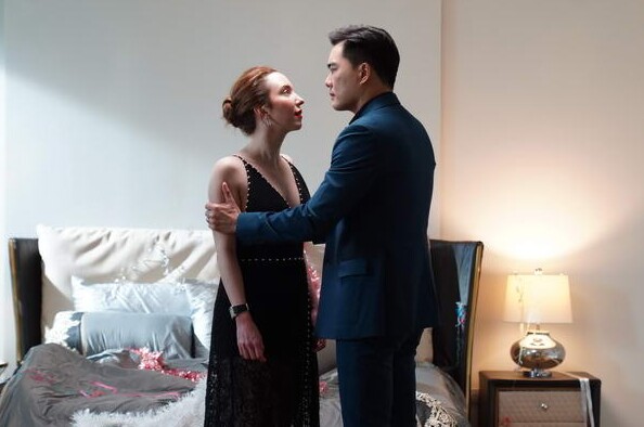 Tôi nửa đùa nửa thật hỏi Hà về vết máu trên ga giường. (Ảnh minh họa)