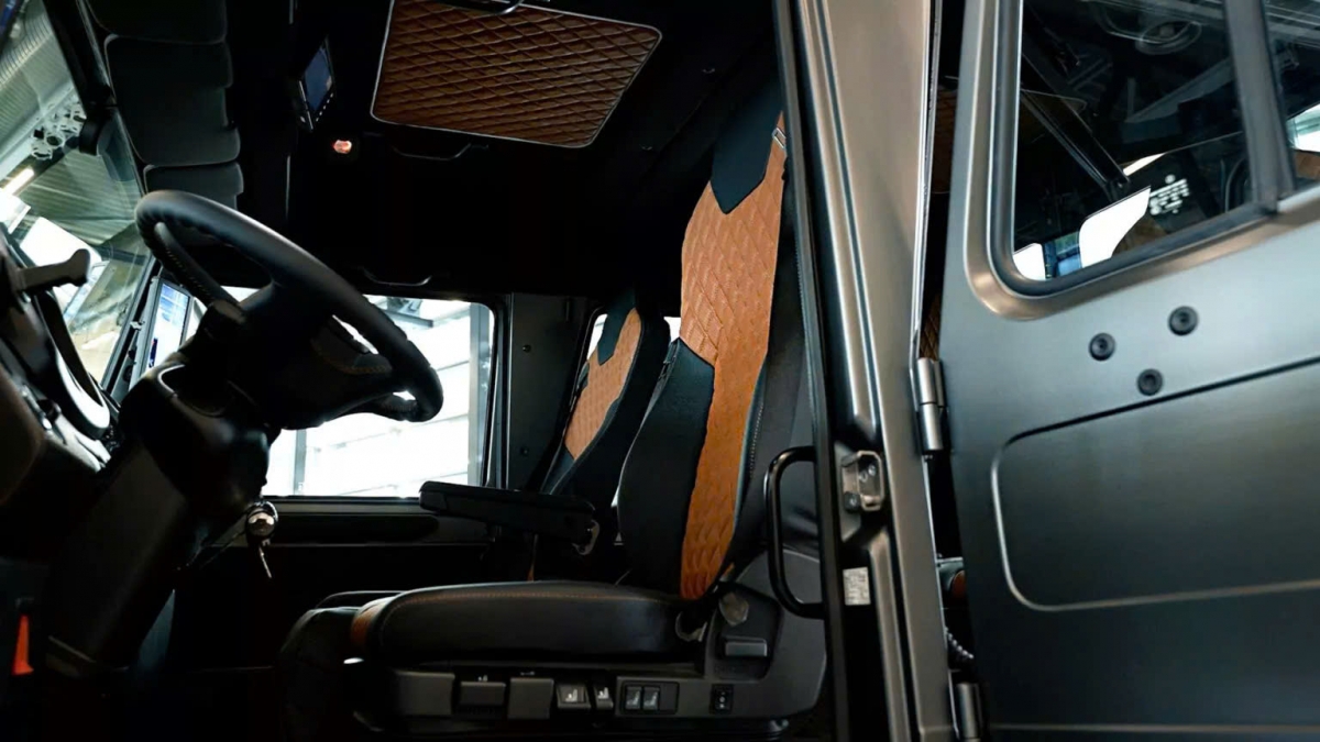 Mercedes Unimog trình làng phiên bản sang trọng nhất từ trước đến nay- Ảnh 6. Mercedes Unimog trình làng phiên bản sang trọng nhất từ trước đến nay- Ảnh 6.