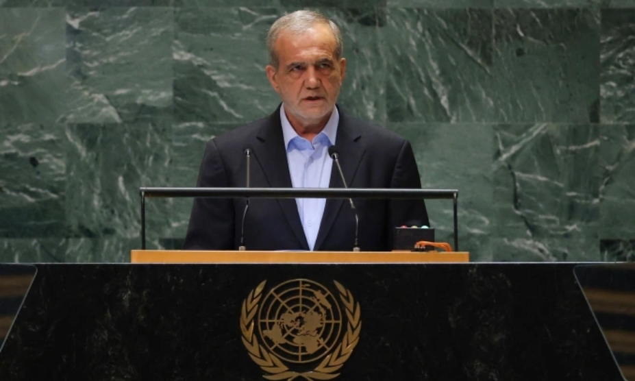 Tổng thống Iran Masoud Pezeshkian phát biểu tại Đại hội đồng Liên Hợp Quốc. Ảnh: AFP
