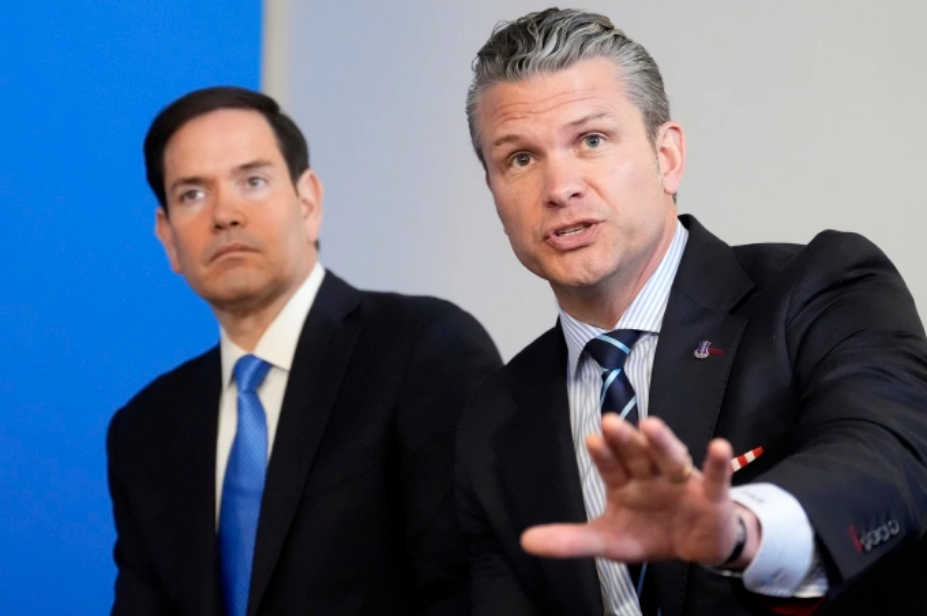 Ngoại trưởng Mỹ Marco Rubio (trái) và Bộ trưởng Quốc phòng Pete Hegseth phát biểu tại Hà Lan ngày 25/6, cùng Tổng thống Mỹ Donald Trump dự hội nghị thượng đỉnh NATO. Ảnh: AP