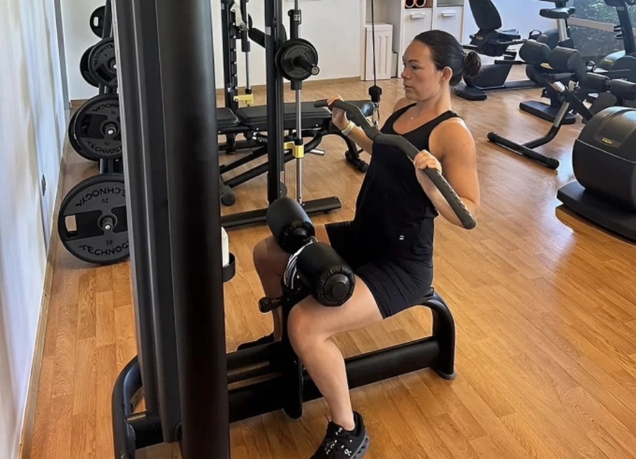 Linzi Todd đang tập luyện tại phong gym. Ảnh: Daily Mail