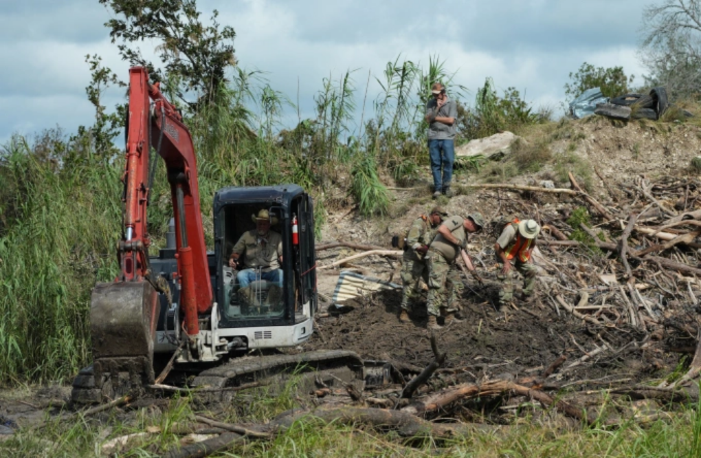 Lực lượng khẩn cấp tìm kiếm người mất tích sau lũ quét ở hạt Kerr, bang Texas ngày 9/7. Ảnh: AFP