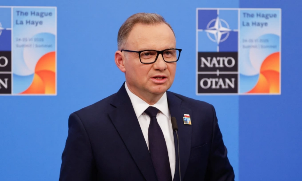 Tổng thống Ba Lan Andrzej Duda phát biểu tại hội nghị thượng đỉnh NATO ở Hà Lan hôm 25/6. Ảnh: AFP