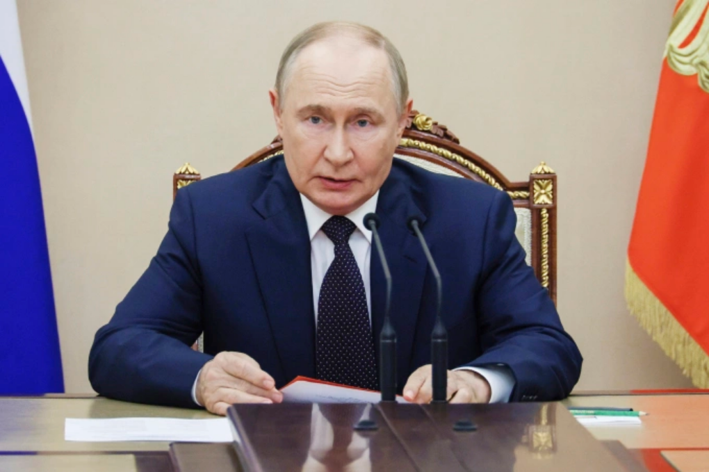 Tổng thống Nga Vladimir Putin chủ trì một cuộc họp của Hội đông An ninh ở Moskva hôm 8/8. Ảnh: AP