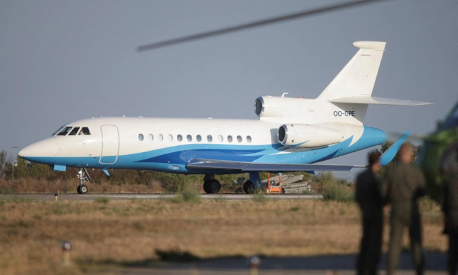 Máy bay chở Chủ tịch Ủy ban châu Âu Ursula von der Leyen tại Mihail Kogalniceanu, Romania ngày 1/9. Ảnh: Reuters