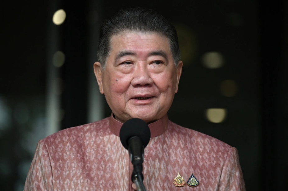Ông Phumtham Wechayachai trả lời truyền thông ở Bangkok ngày 1/7. Ảnh: AFP
