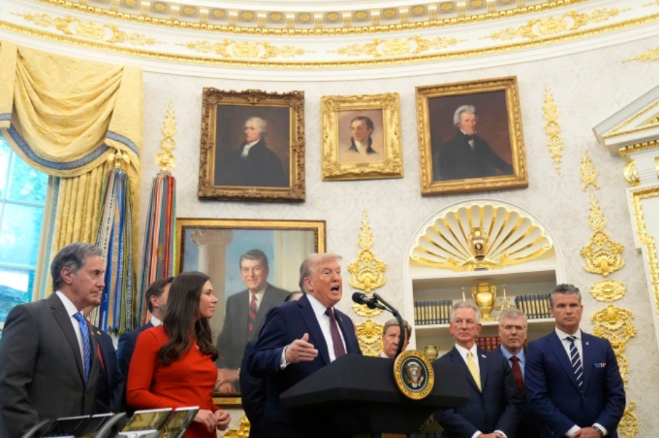 Tổng thống Mỹ Donald Trump phát biểu tại Phòng Bầu dục ở Nhà Trắng ngày 2/9. Ảnh: AP