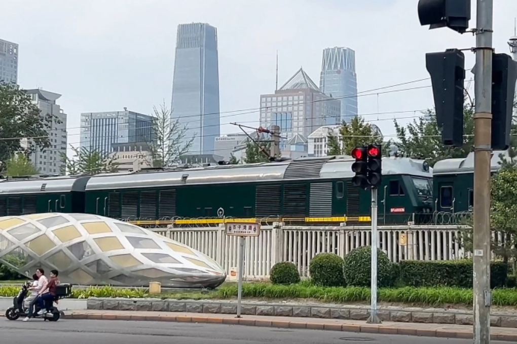 Đoàn tàu của lãnh đạo Triều Tiên Kim Jong-un đậu tại nhà ga Bắc Kinh, Trung Quốc, ngày 2/9. Ảnh: AFP