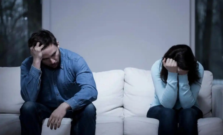 Hôn nhân yểu của những cặp sợ làm phiền nhau