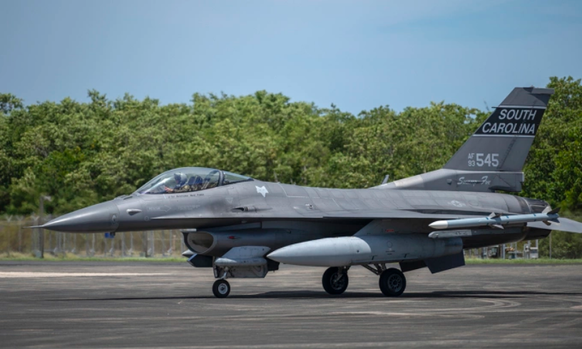 Tiêm kích F-16 của Mỹ tại Puerto Rico tháng 7/2024. Ảnh: USAF