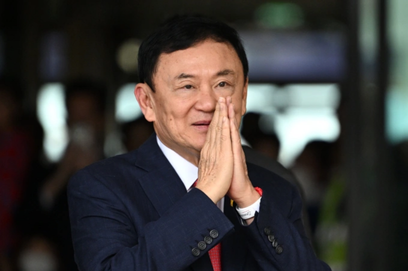 Cựu thủ tướng Thái Lan Thaksin tại sân bay Don Mueang, Bangkok tháng 8/2023. Ảnh: AFP