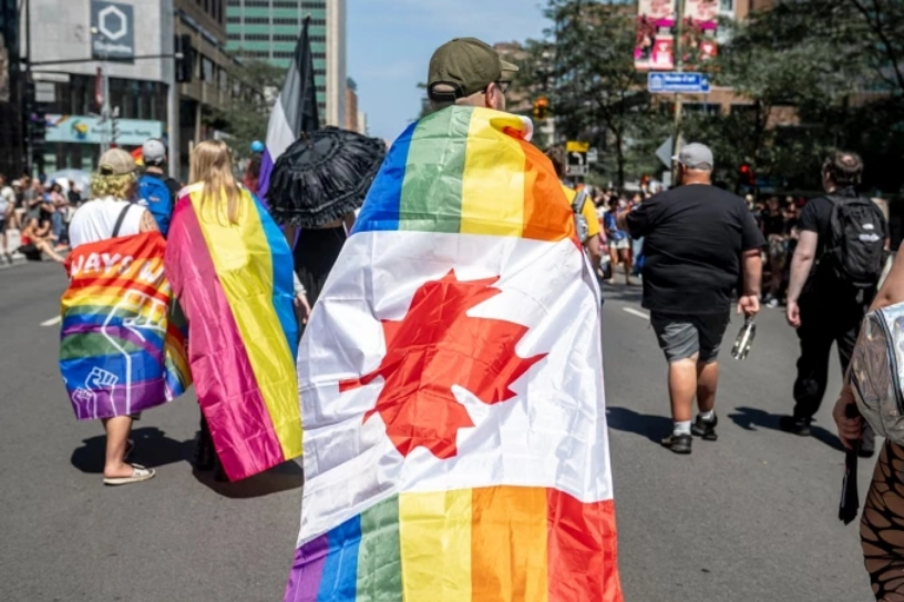 Người LGBT+ tuần hành trên đường phố Montreal, Quebec, Canada, tháng 8. Ảnh: AFP