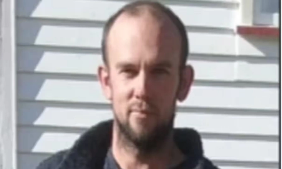 Tom Phillips, người bố dẫn ba con sống trong rừng gần 4 năm. Ảnh: Cảnh sát New Zealand