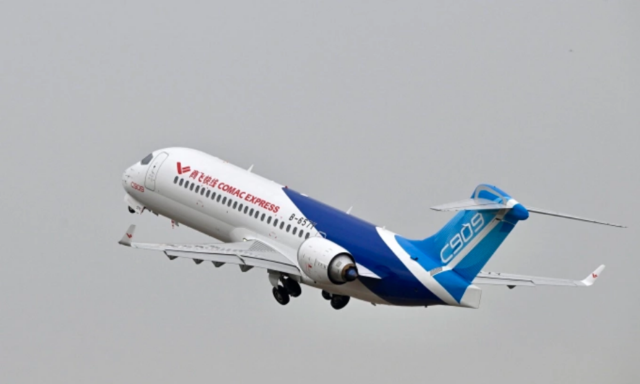 Tàu bay C909 của Comac. Ảnh: Reuters