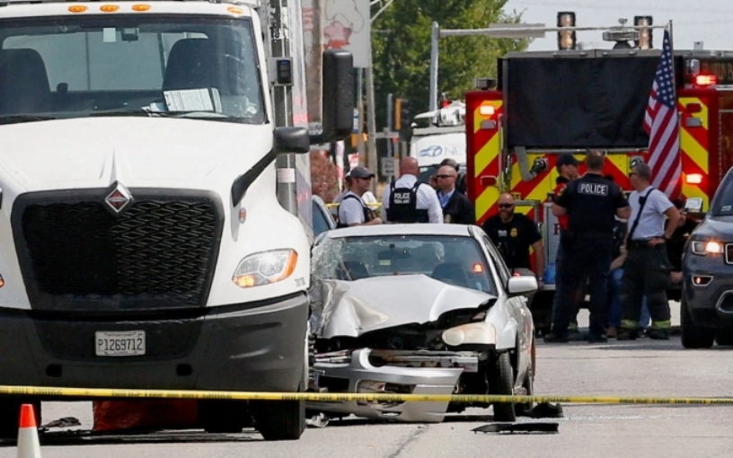 Police officers and first responders work at the scene following reports of a shooting in Franklin Park village, northwest of Chicago, in Cook County, Illinois, on Sept. 12, 2025. Ảnh: Reuters