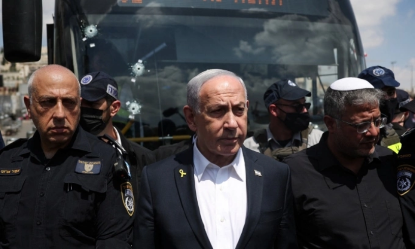 Thủ tướng Israel Benjamin Netanyahu (giữa) ở Jerusalem hôm 8/9. Ảnh: Reuters