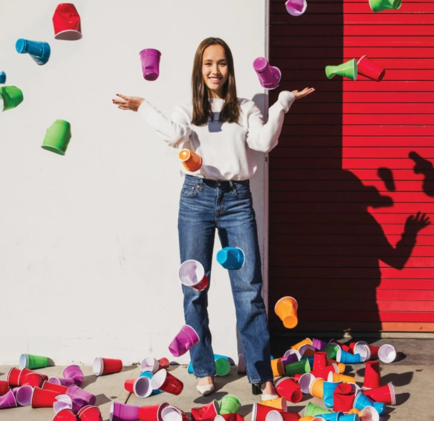 Lauren Choi, nhà sáng lập The New Norm, giữa những nguyên liệu tái chế. Ảnh: The New Norm