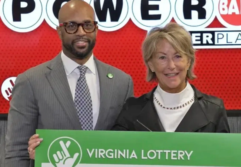 Carrie Edwards nhận giải thưởng ở Virginia, Mỹ, tháng 9/2025. Ảnh: NY Post