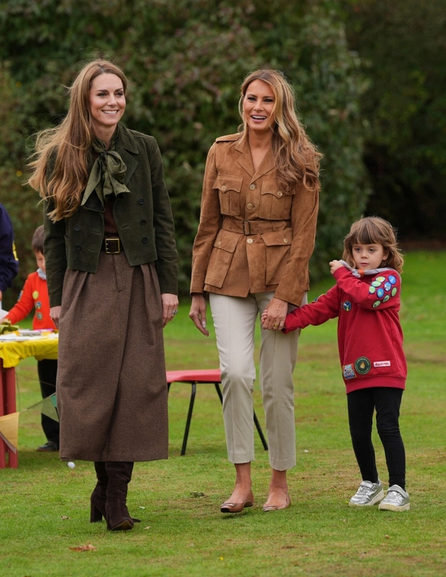 Nhiều tạp chí như Vogue, Elle đều khen ngợi trang phục mùa thu của bà Melania và Vương phi Kate. Ảnh: AFP