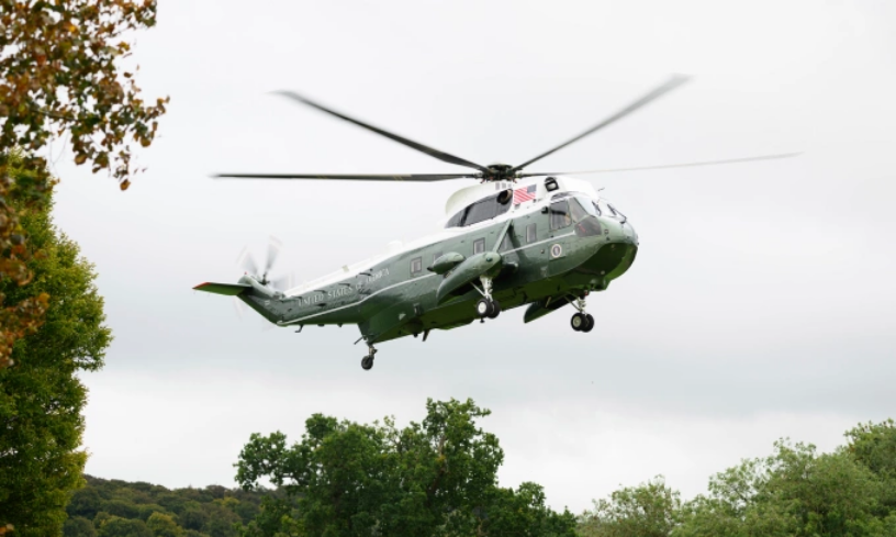 Trực thăng Marine One loại VH-3D tại Chequers, Anh hôm 18/9. Ảnh: AP